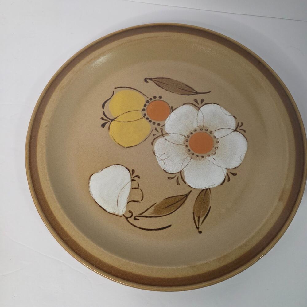 vintage Hearthside stoneware dinner plates in the "Dogwood" pattern 2 Set - Picture 2 of 6